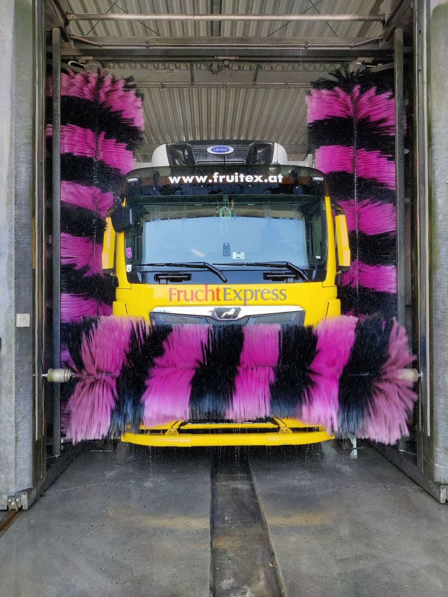 LKW-Reinigung durch Schwärzler WaschCenter e.U.